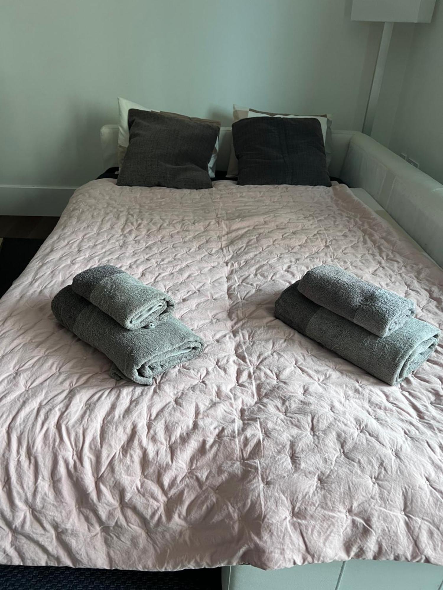 Deluxe 1-Bed Apartment In The City Centre Gibraltar Bagian luar foto